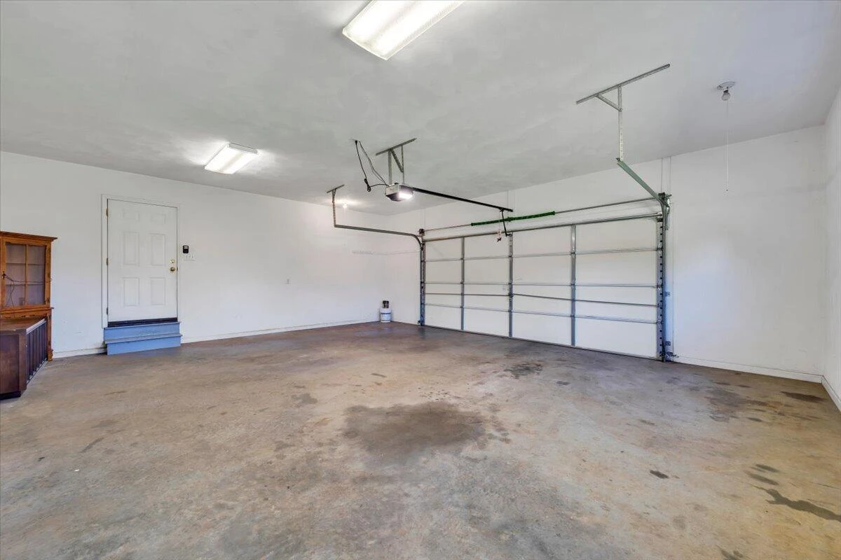 3110 Maplelawn AVE NW - Photo 37