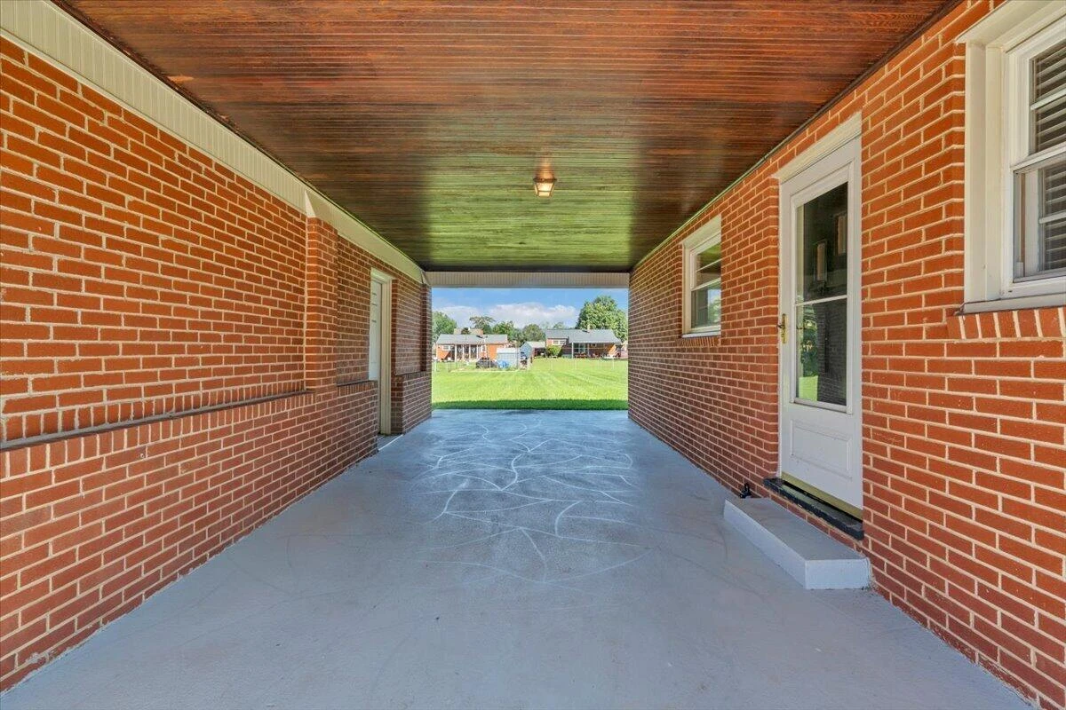 3110 Maplelawn AVE NW - Photo 38