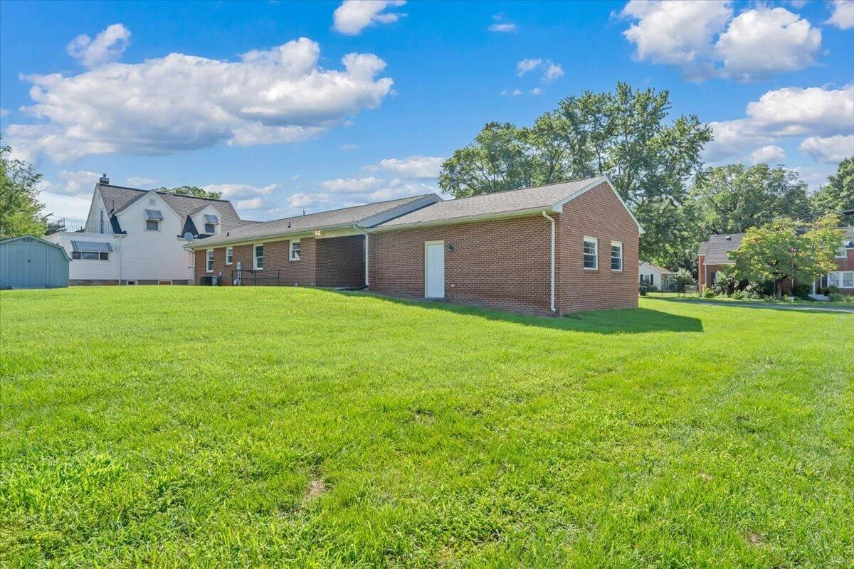 3110 Maplelawn AVE NW - Photo 40