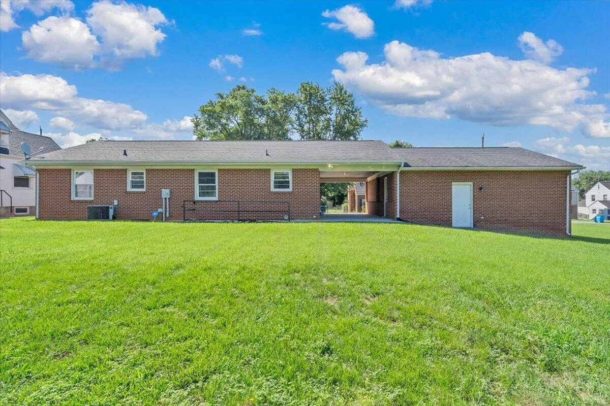 3110 Maplelawn AVE NW - Photo 41