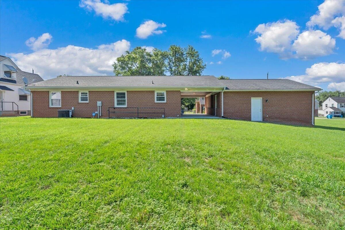 3110 Maplelawn AVE NW - Photo 42