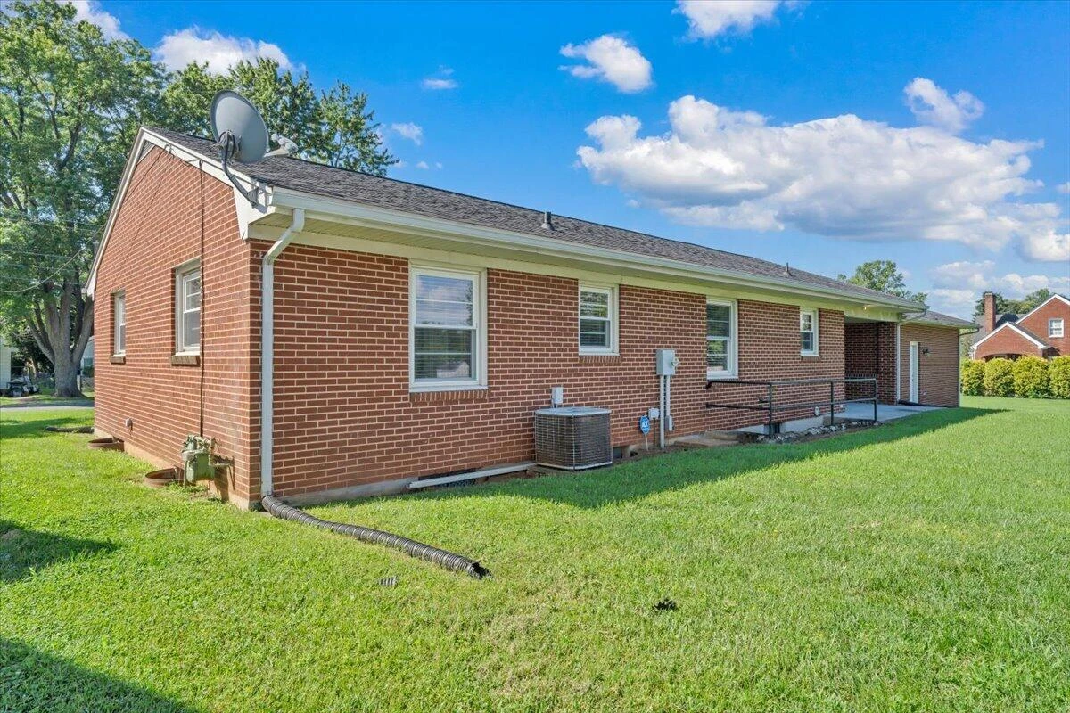 3110 Maplelawn AVE NW - Photo 43