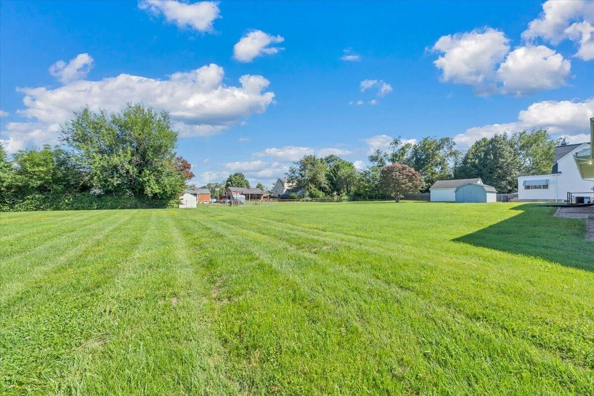 3110 Maplelawn AVE NW - Photo 46