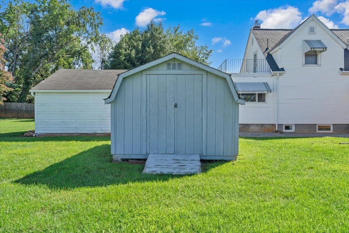 3110 Maplelawn AVE NW - Photo 47