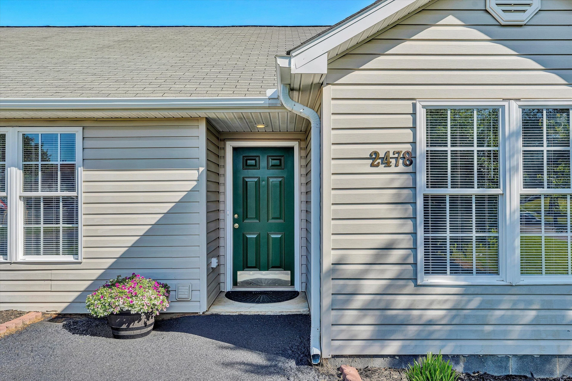 2478 Tuckawana CIR NW - Photo 2