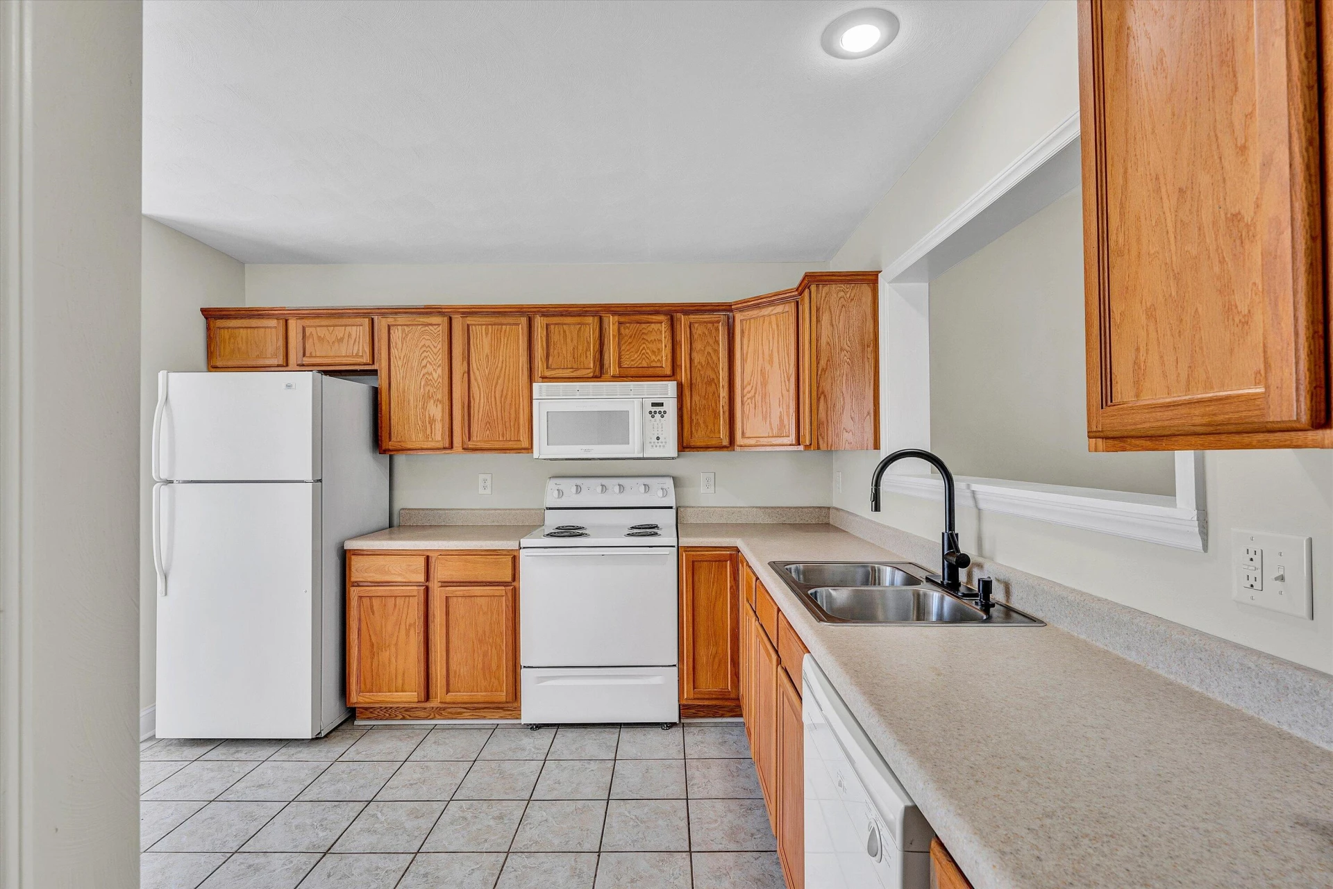 2478 Tuckawana CIR NW - Photo 9