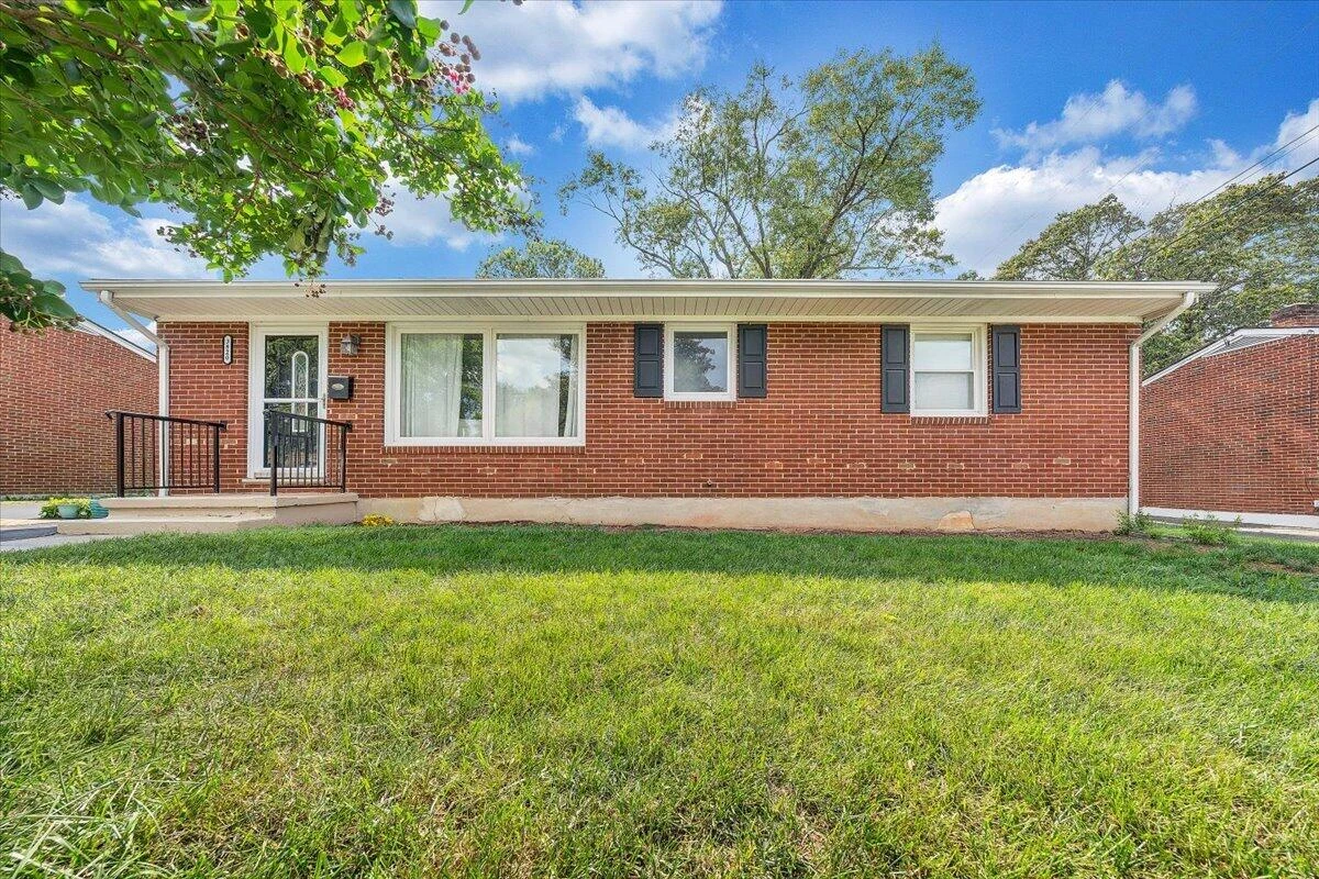 3820 Fleming AVE NE - Photo 2