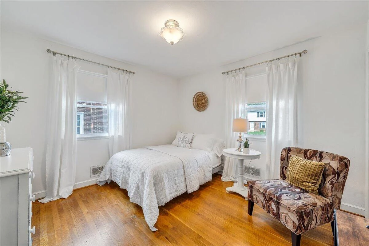 3820 Fleming AVE NE - Photo 17