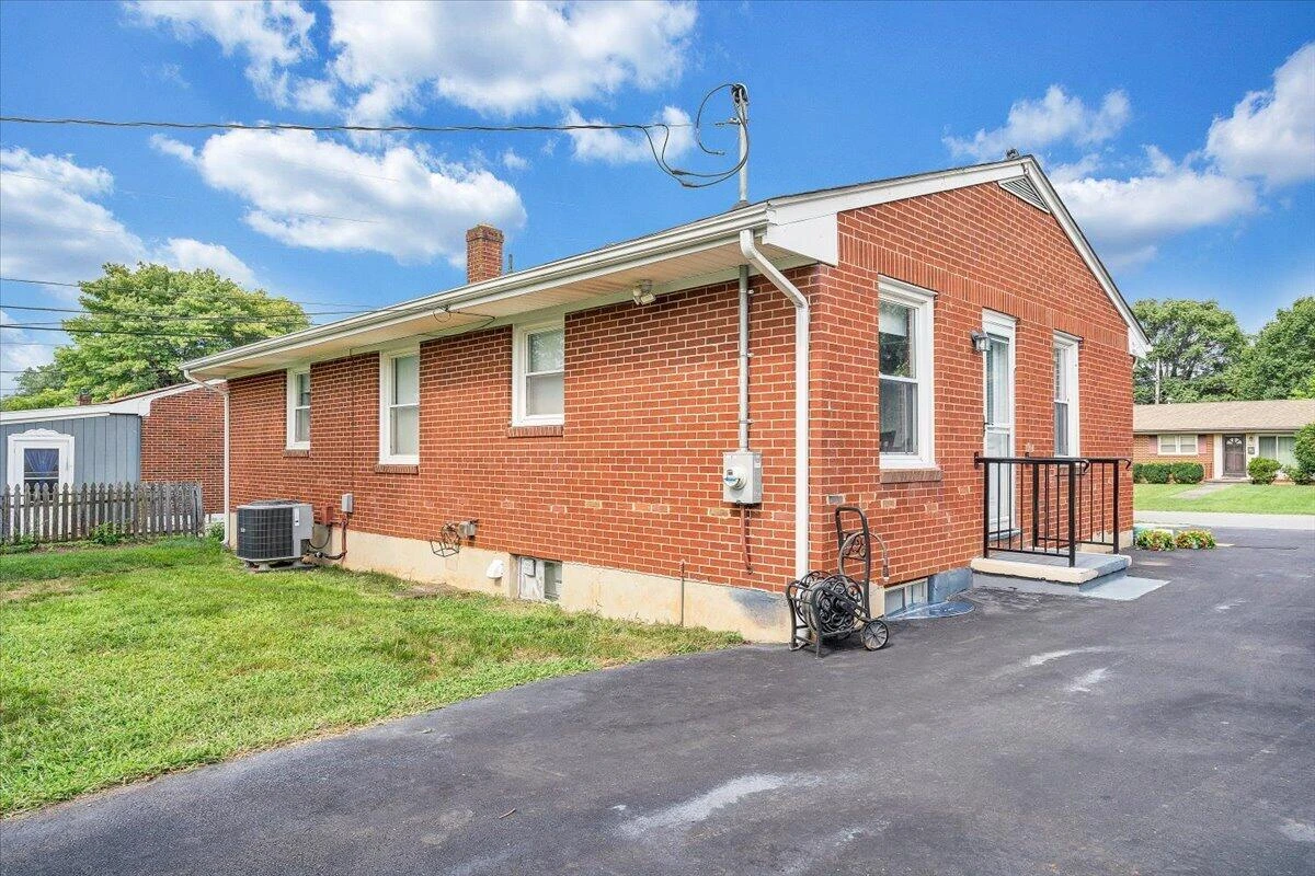 3820 Fleming AVE NE - Photo 32