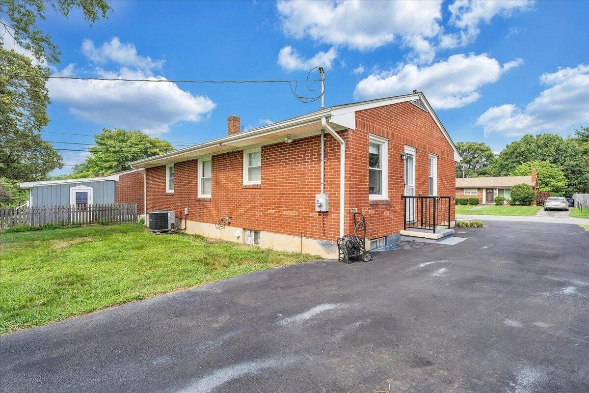 3820 Fleming AVE NE - Photo 33