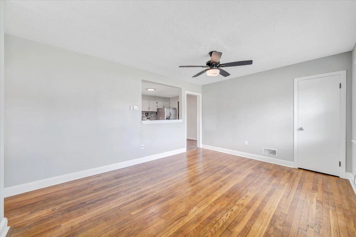 1302 22nd ST NW - Photo 3