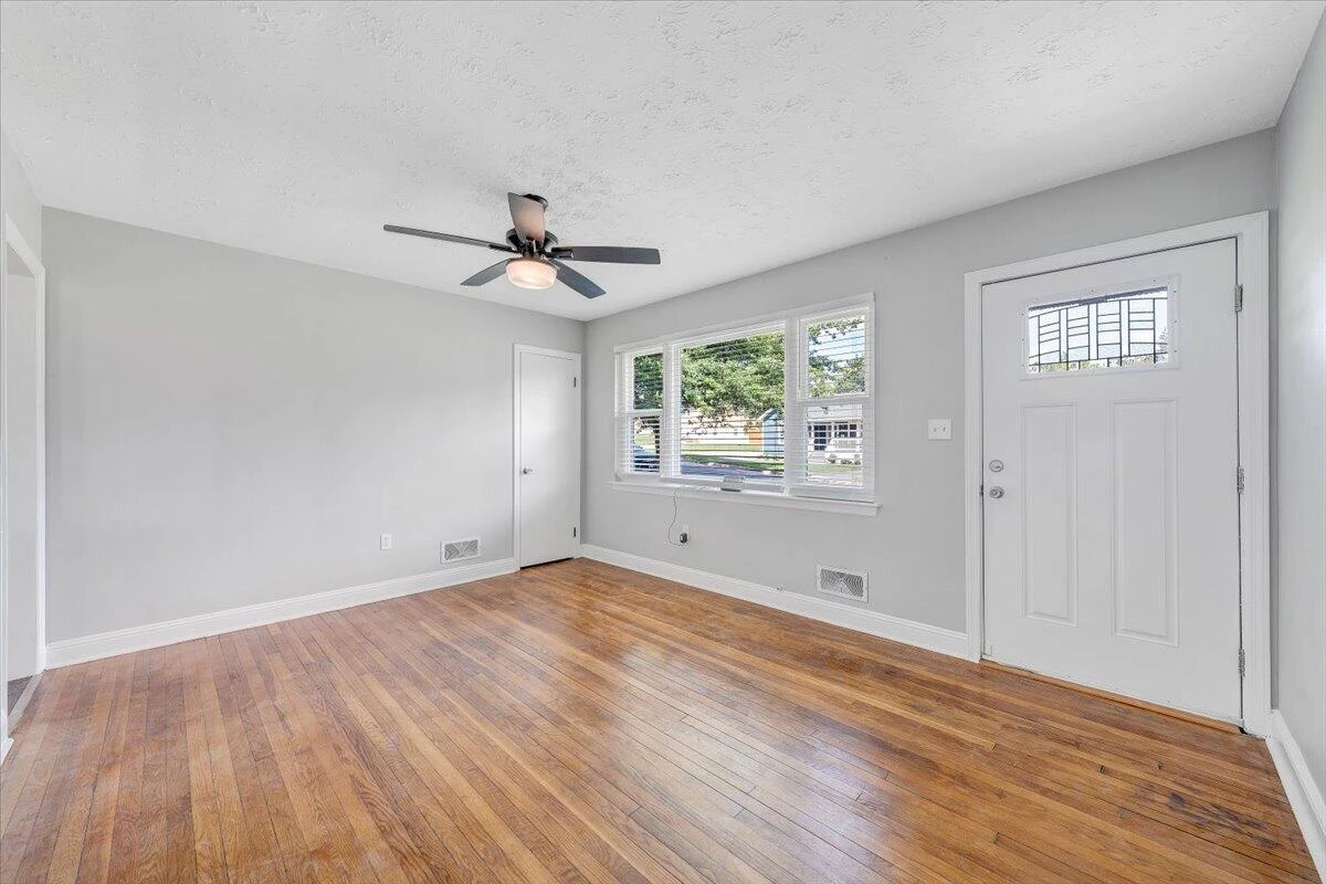 1302 22nd ST NW - Photo 4