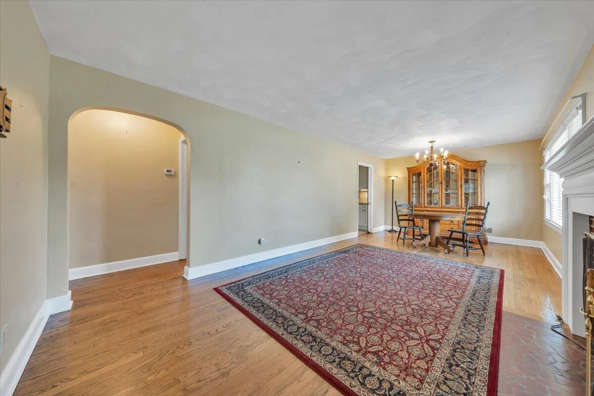 803 Chester AVE - Photo 2