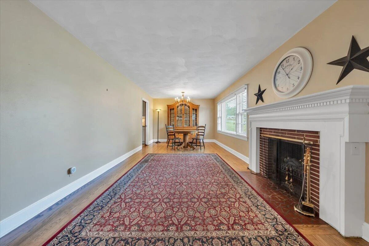 803 Chester AVE - Photo 3