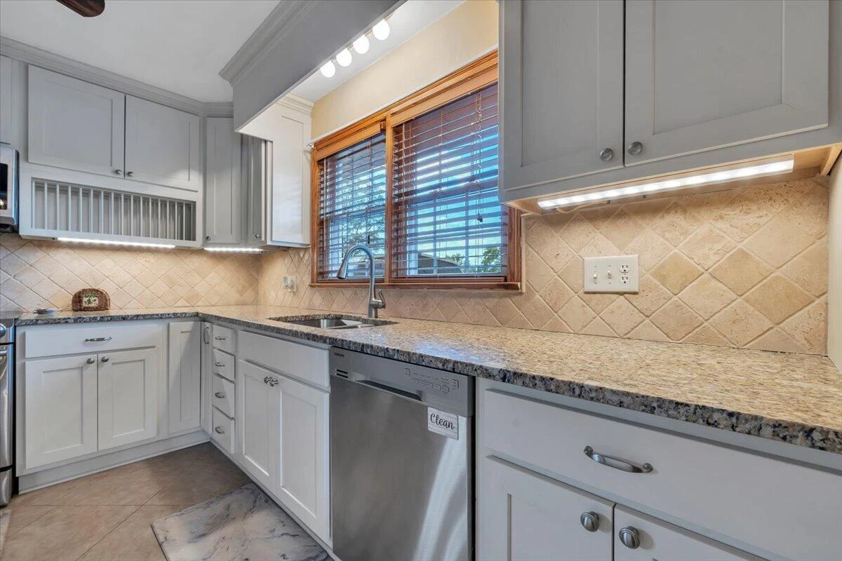 803 Chester AVE - Photo 6