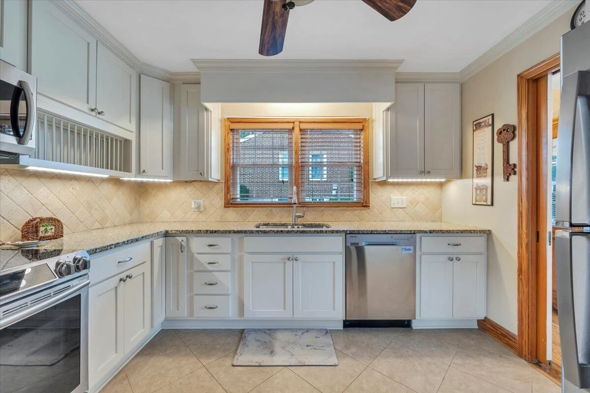 803 Chester AVE - Photo 7