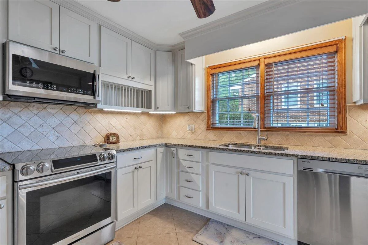 803 Chester AVE - Photo 8