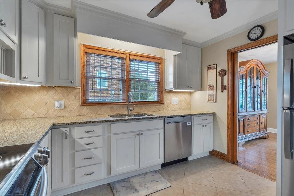 803 Chester AVE - Photo 9