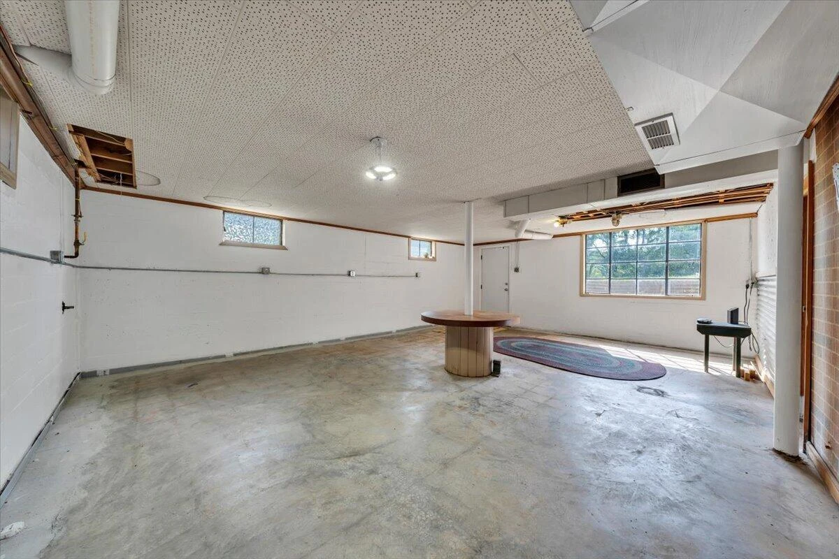 803 Chester AVE - Photo 18