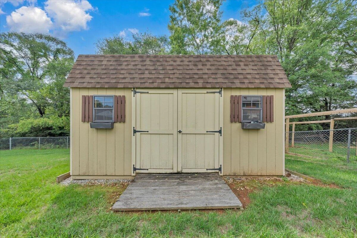 803 Chester AVE - Photo 24