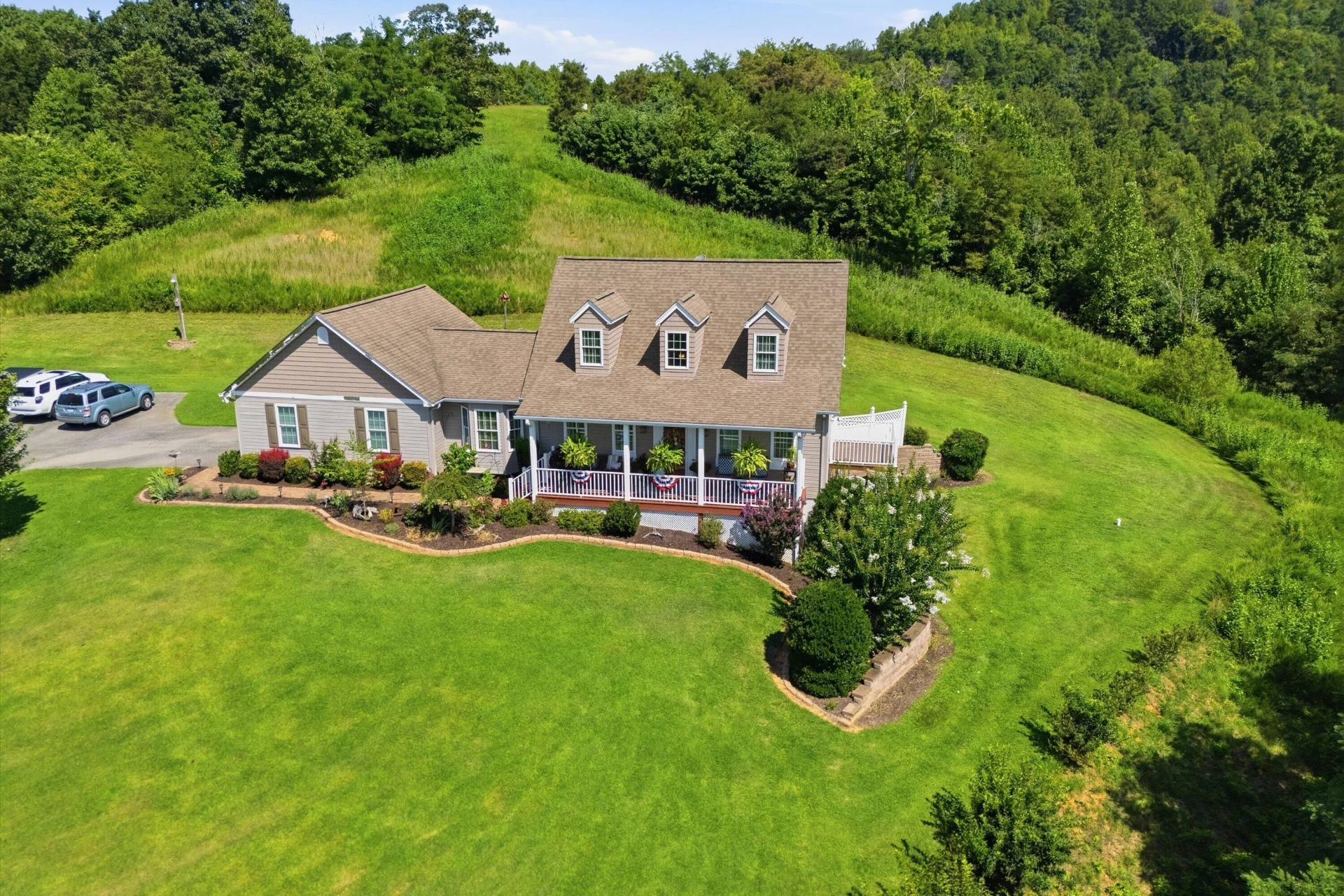 1611 Ivy Branch DR - Photo 2