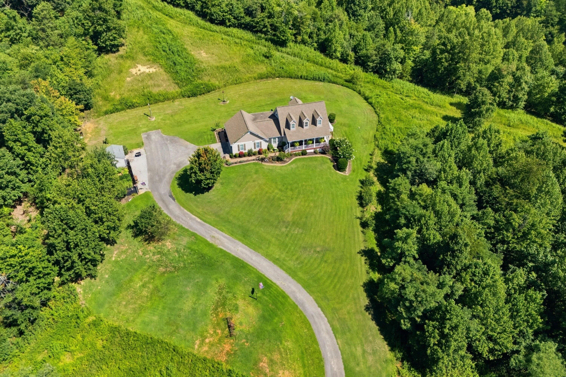 1611 Ivy Branch DR - Photo 3
