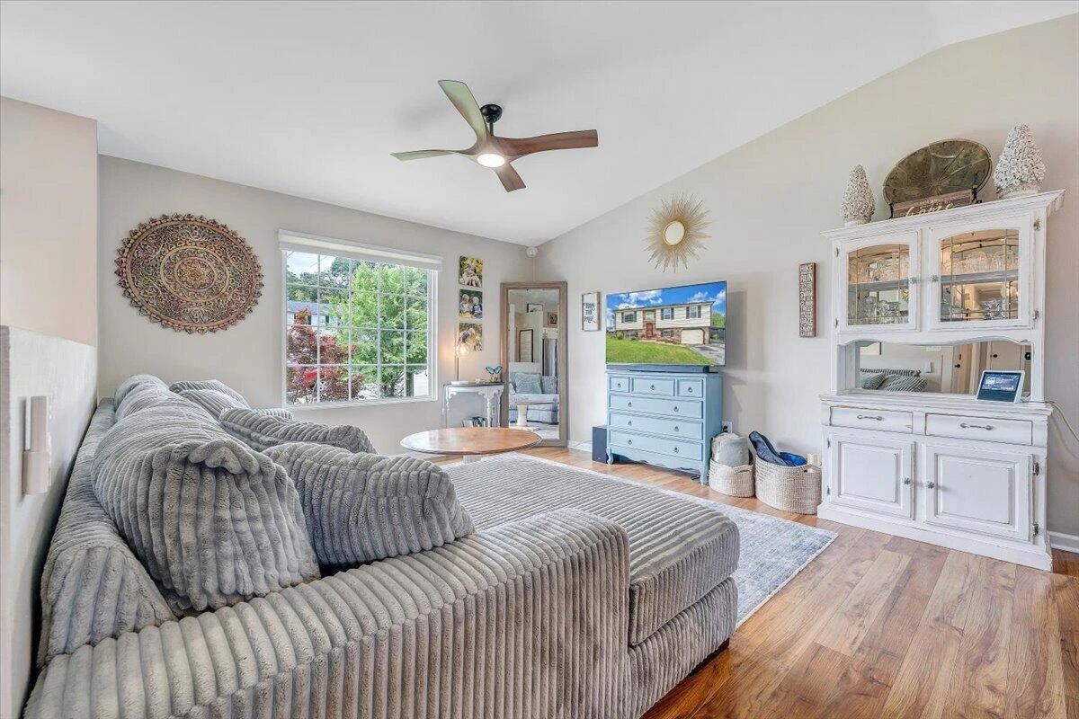 1104 Christy CIR - Photo 6