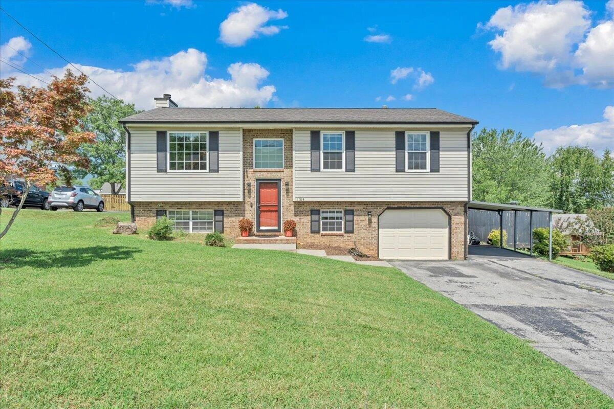 1104 Christy CIR - Photo 2