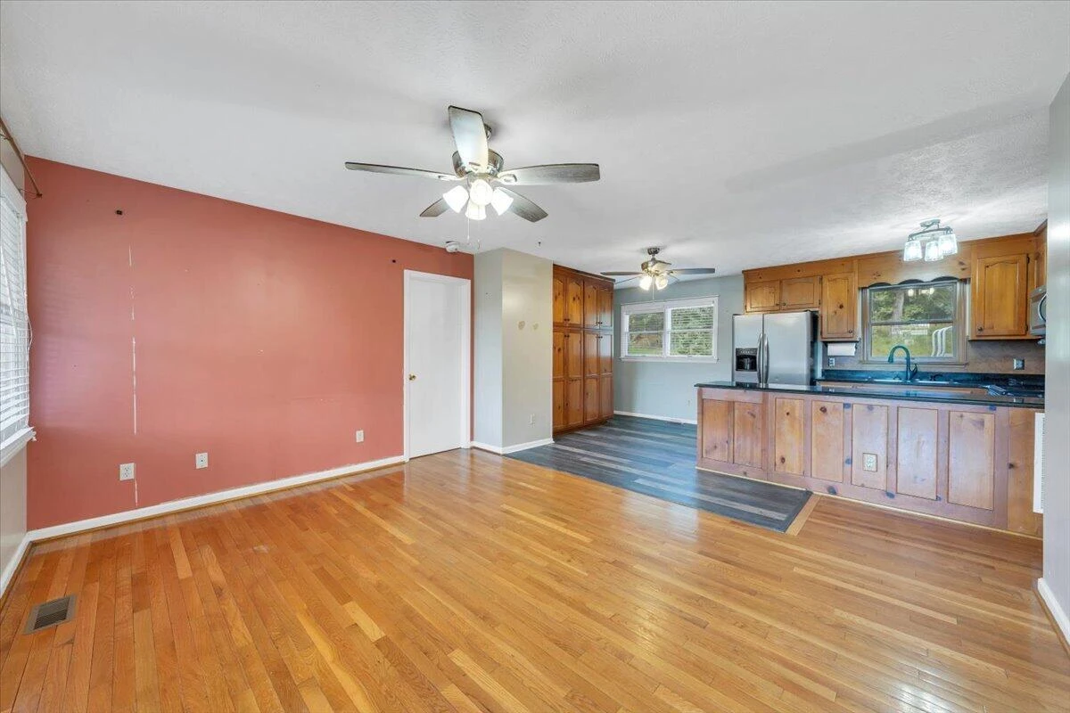 159 Highfield CIR - Photo 5