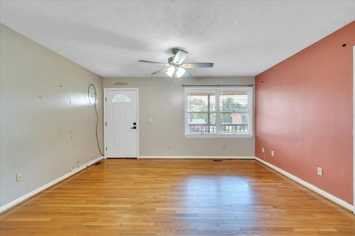 159 Highfield CIR - Photo 8