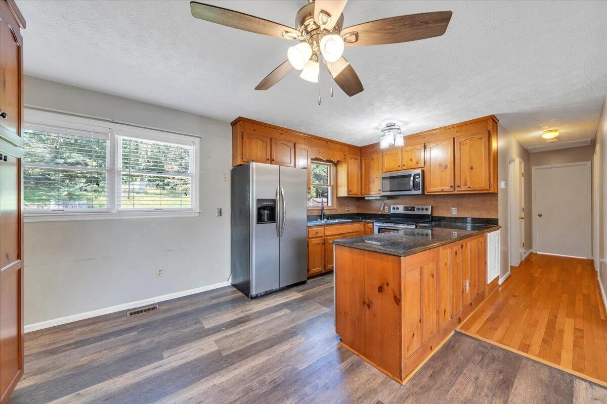 159 Highfield CIR - Photo 10