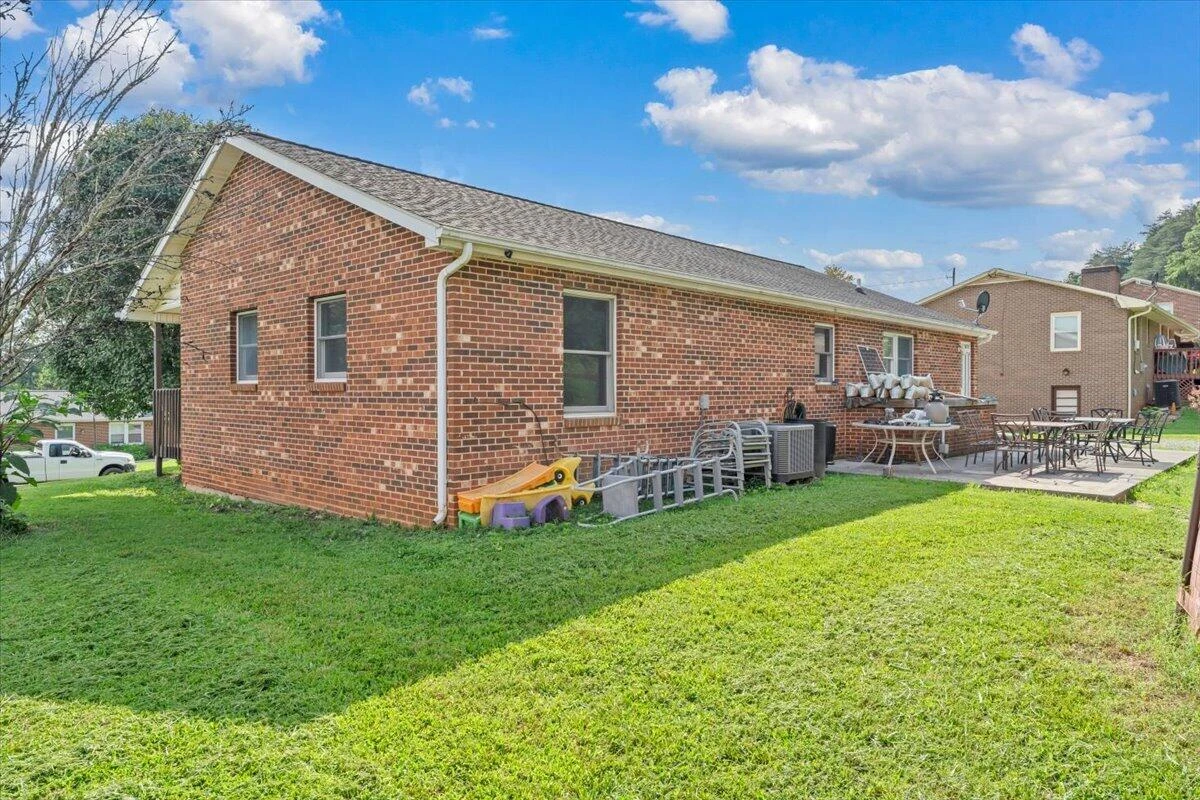 159 Highfield CIR - Photo 43