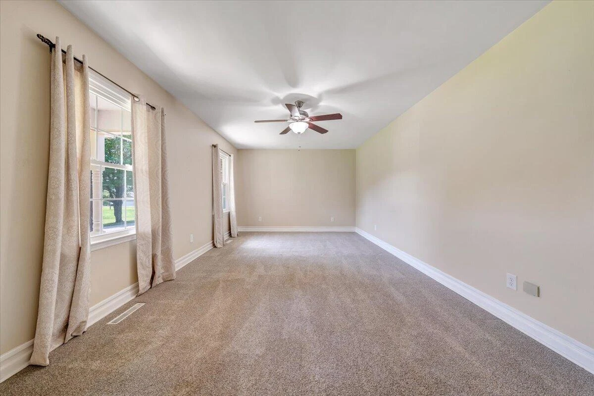 3702 Belle Ave NE AVE NE - Photo 3