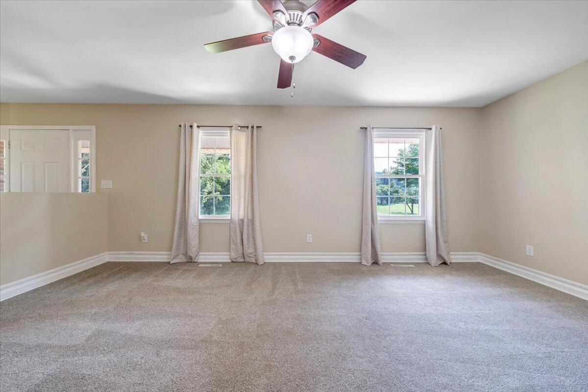 3702 Belle Ave NE AVE NE - Photo 4