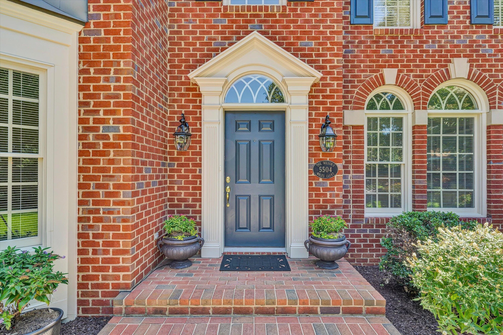 5504 Wales CT - Photo 2