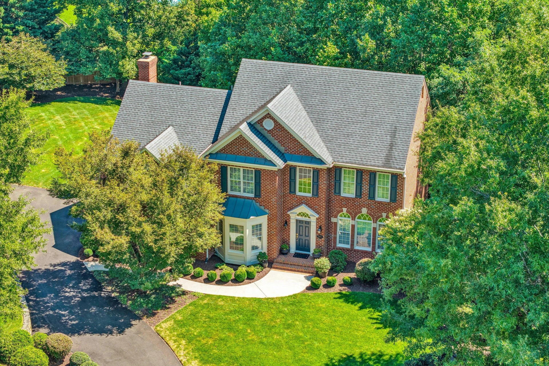 5504 Wales CT - Photo 3