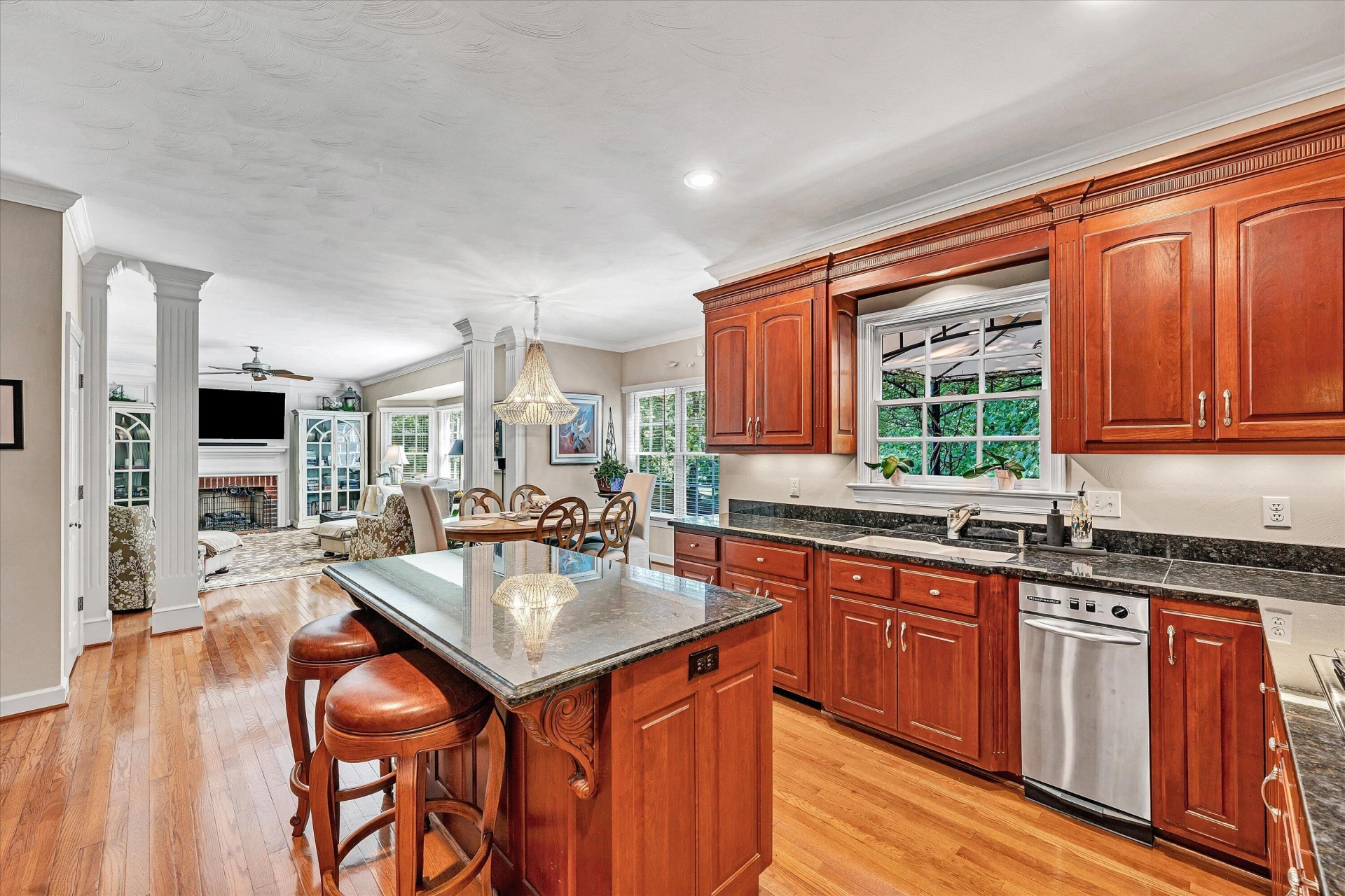 5504 Wales CT - Photo 13