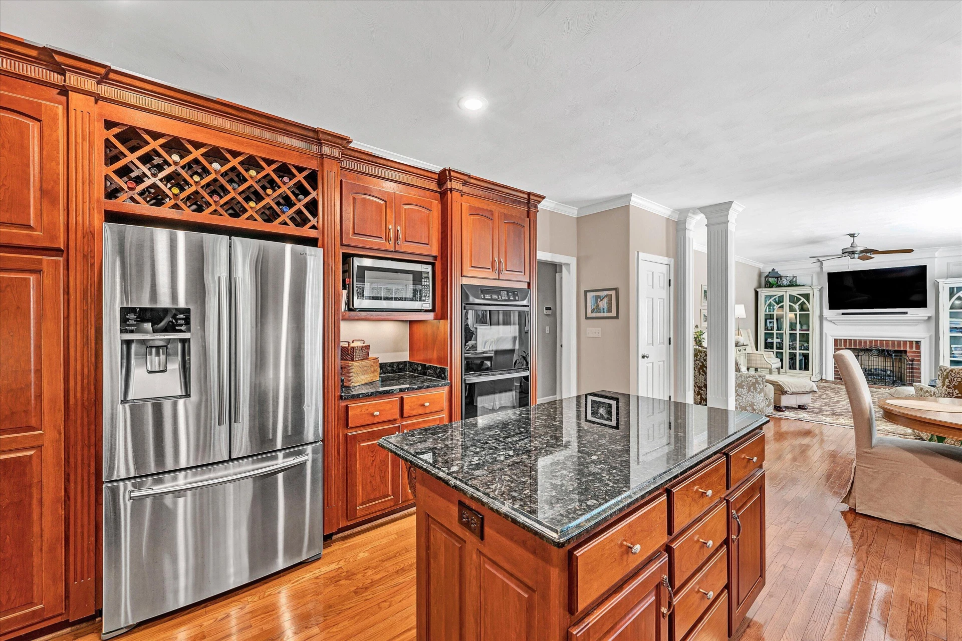 5504 Wales CT - Photo 14