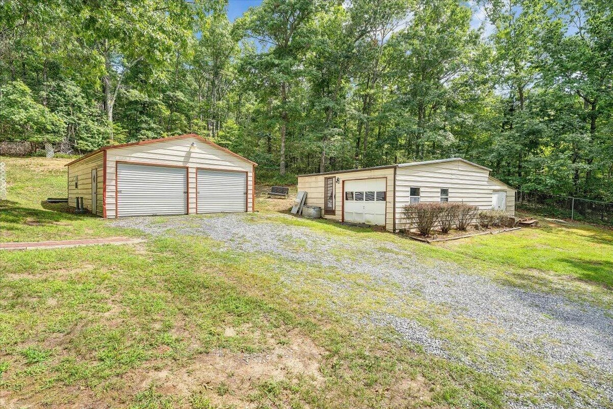 872 Hunters DR - Photo 2
