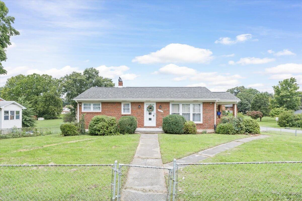 3707 Colonial AVE