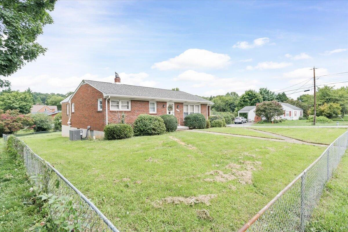 3707 Colonial AVE - Photo 2