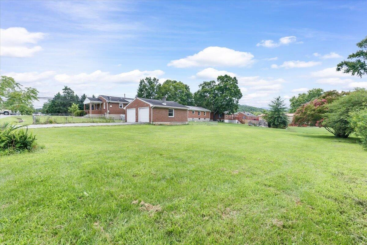 3707 Colonial AVE - Photo 4