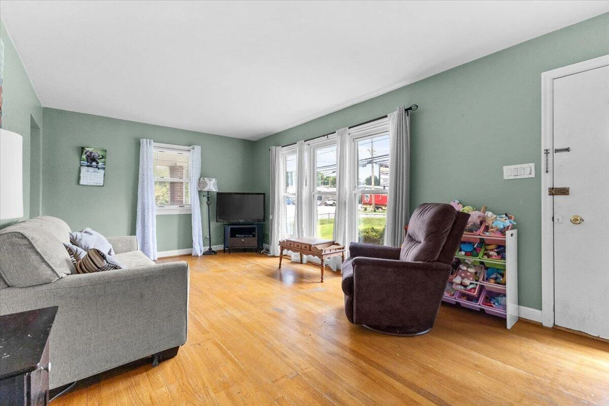 3707 Colonial AVE - Photo 5