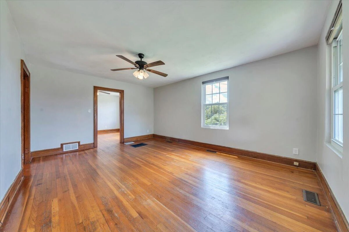 1604 Hiram ST SE - Photo 3