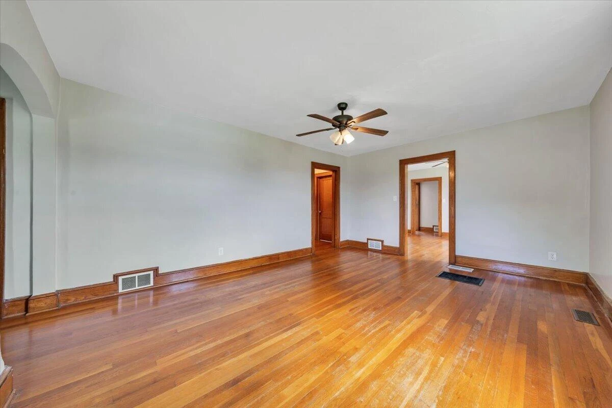 1604 Hiram ST SE - Photo 4