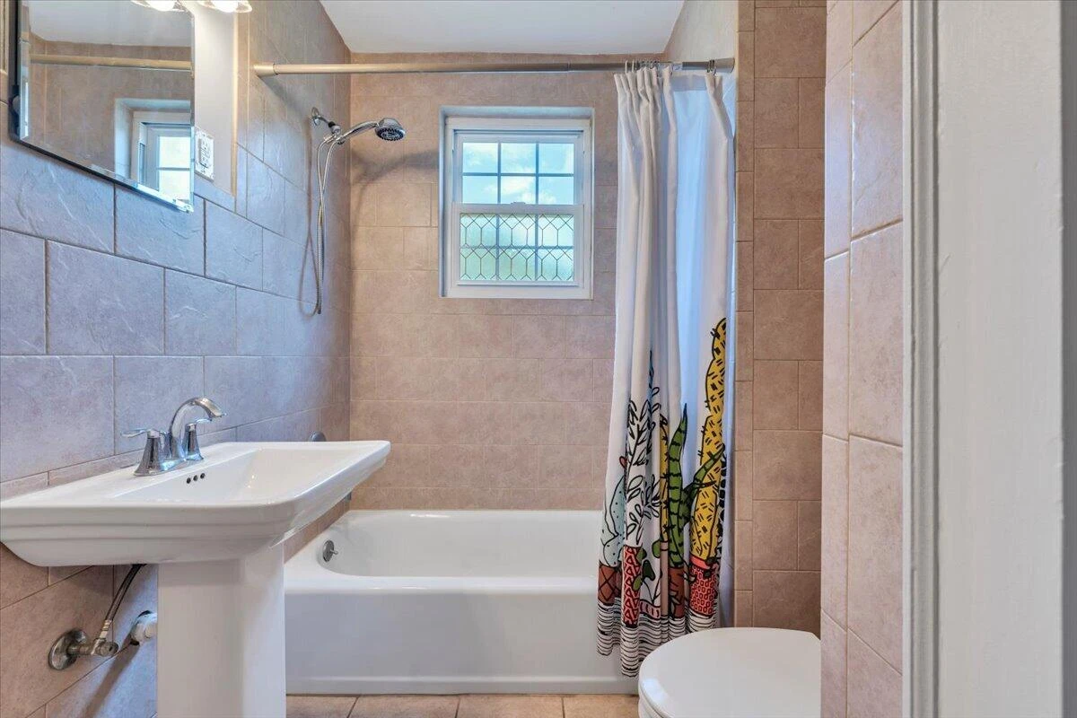 1604 Hiram ST SE - Photo 8