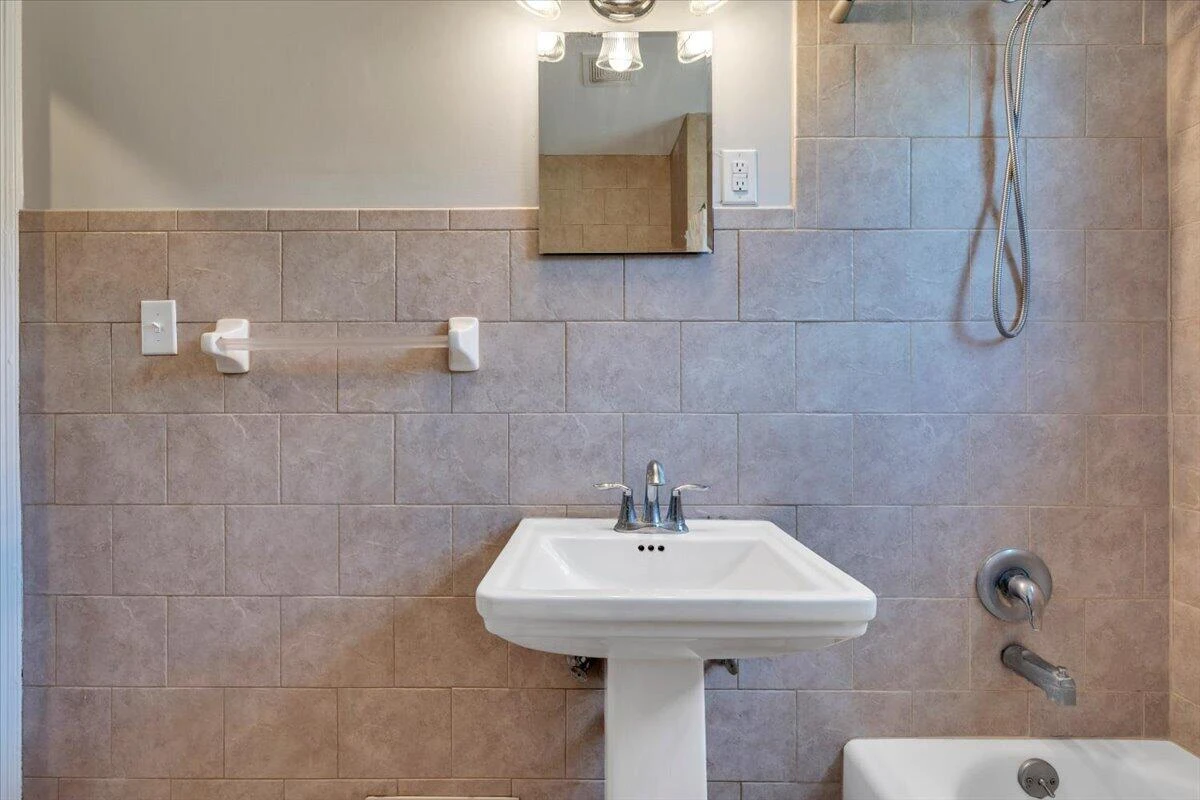 1604 Hiram ST SE - Photo 9