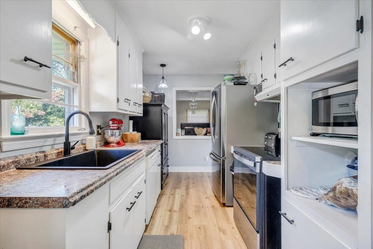 810 Pinecrest AVE - Photo 6
