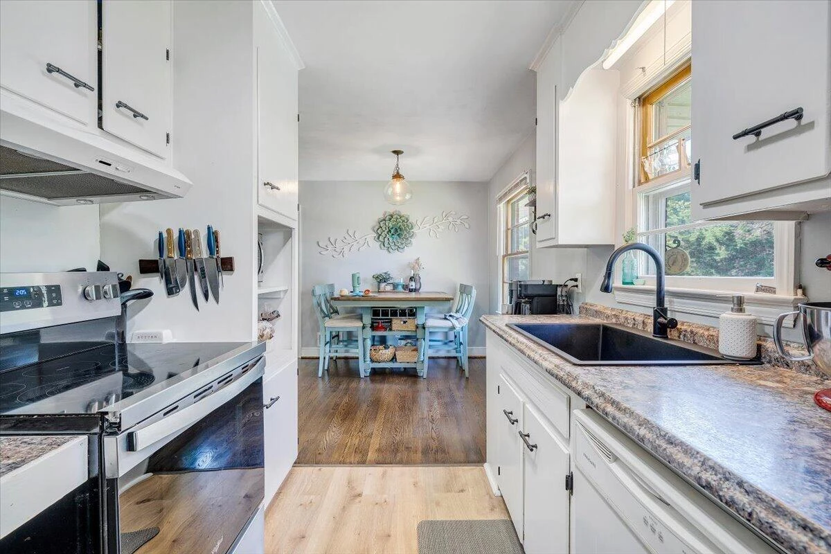 810 Pinecrest AVE - Photo 8