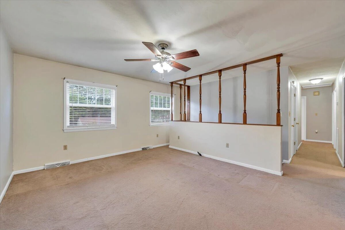 2036 Elizabeth DR - Photo 3